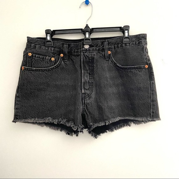 LEVIS 501 Black Button Fly Distressed Raw Hem Jean Shorts Size 31 - Picture 2 of 10